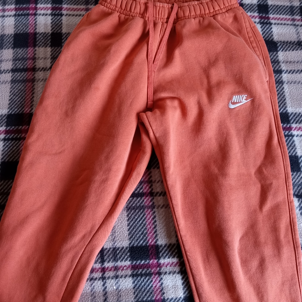 Nike sportswear club